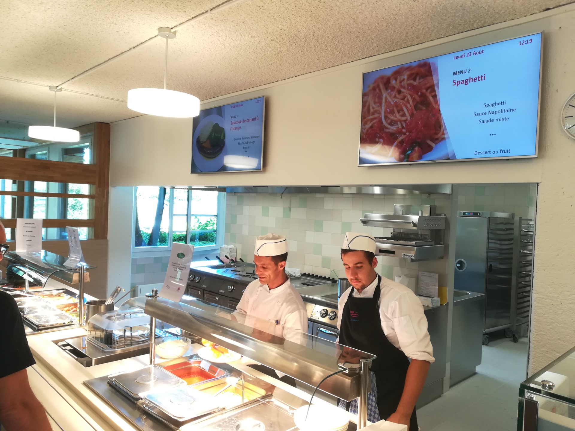 écrans pour cafétariat et solution clé en main pour la gestion